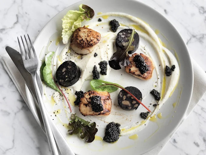 Seared scallops with caviar